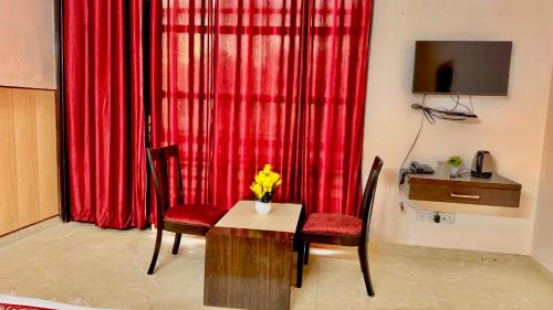 HOTEL JASHN INN Near Apollo Hospital in New Delhi