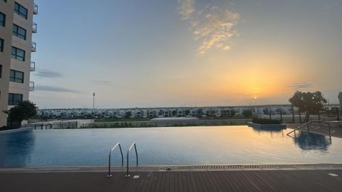 Serene Golf Escape 2BR, Pool, Near Expo and Airport