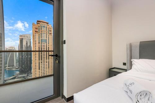 FIRST CLASS 3BR Elegant Comfort , Lake Views