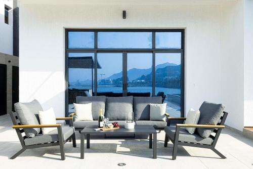 Luxury Villa 8 BR Sea and Mountain View with infinity pool - Al Dana Island Fujairah