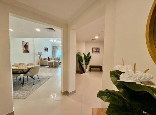 Waterfront Modern loft overlooking downtown 3BR