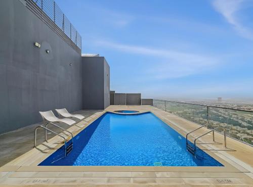 New 1BR with Rooftop Pool and Amazing View