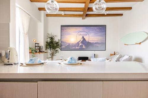 The Surfer's Yas 2BR plus Study Apartment, Full canal & pool view, Theme Parks Yas