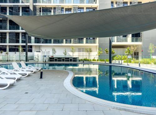 Fully Furnished 1 BDR in Masdar City - 5 min to Airport - 10 min to Yas Mall, Ferrari World, Sea World
