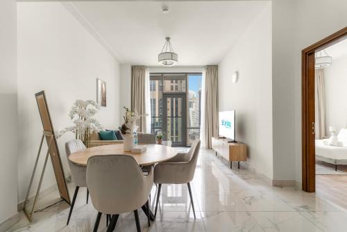 ALiving Luxury 1BR Apartment with City View I Amna Tower, Al Habtoor City