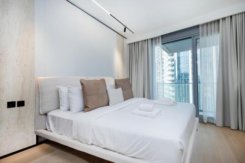 Opera Grand Sky Luxurious 3-Bedroom Apartment in Downtown Dubai with Panoramic Burj Khalifa View