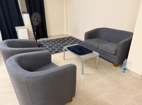 EXECUTIVE FEMALE SHARING BED SPACE near BUS STOP & CORNICHE