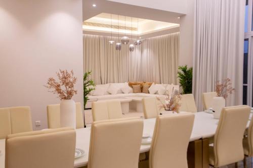 Luxury 5 Bedroom Villa Nad Al Sheba