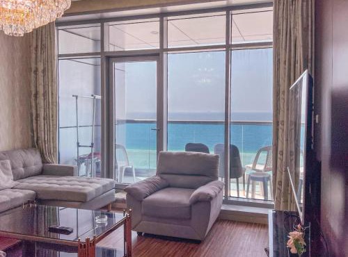 Luxury Oceanfront Fully Furnished 2BR!