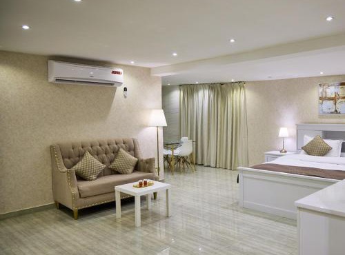 Mountain Zen 2 Bed Ultimate Retreat with BBQ & Pool