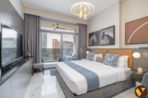 Vogue Vacation Homes, Downtown Mag318 near Burj Khalifa and Dubai Mall, Studio Apartment with Balcony, Canal and City View, Access to all Amenities