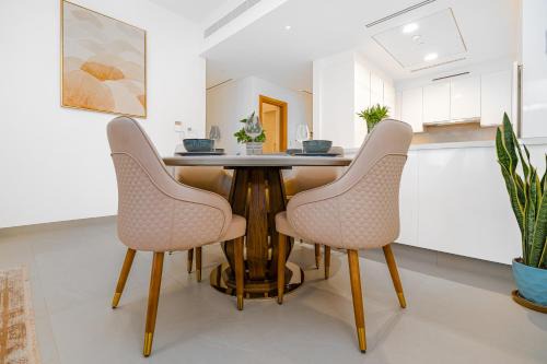 Escape24 Elegant 2BR with Canal view near Safa Park