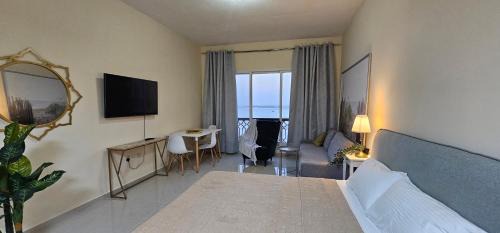 Trio studio full sea view