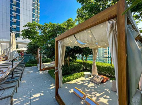 Panoramic Marina 1BR City Skyline Views with Balcony, Pool & Gym Access