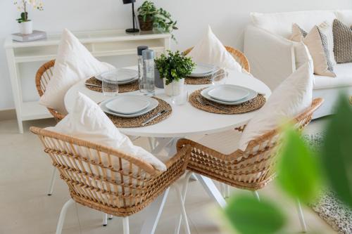 Elite Escape Holiday Home - 2 BHK Getaway with Dubai Mall Access - 1503