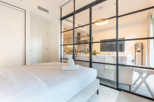 Community Views 1BR with Balcony, Walking Distance to the Park, Socio Tower 1, Dubai Hills Estate by Deluxe Holiday Homes