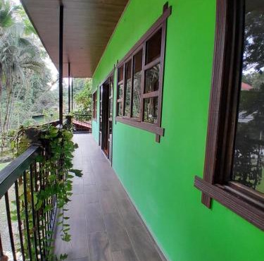 Riverside Oasis Cabin with A C in Guápiles