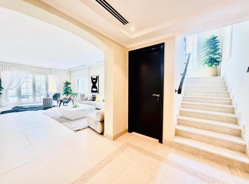 Venduras - Elite 3BR Villa With Private Pool in Jumeirah Park