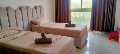 Spacious, Cozy Villa with Pool Access
