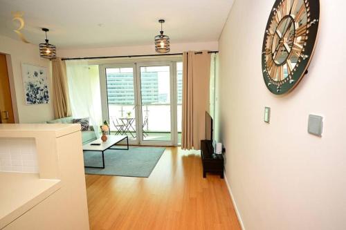Stylish 1BR Retreat - Al Muneera Stay