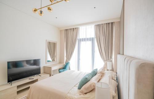 Studio with pool and private beach access on Palm Jumeirah