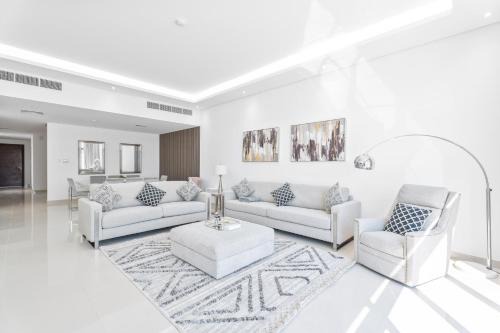 Nasma Luxury Stays - Luxurious Villa with Private Pool & Close to Beach