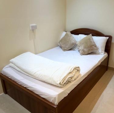 Small Room shared bath with beach access for single person or short stay couplesغرفة صغيرة مع حمام مشترك مع إمكانية الوصول إلى الشاطئ لشخص واحد أو للأزواج الذين يقيمون لفترة قصيرة