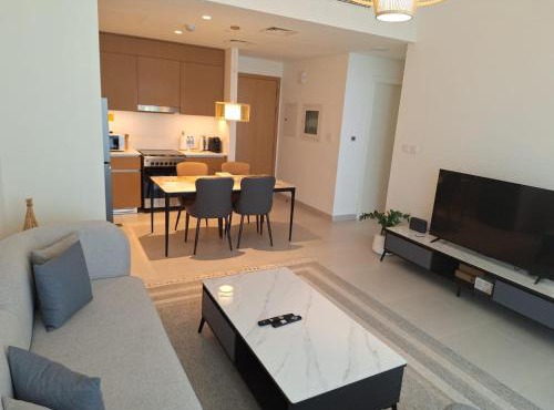 Creek Beachfront Heaven: 1BR Luxe Harbor Flat