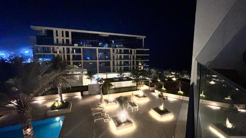 1-Bed Loft with Pool View