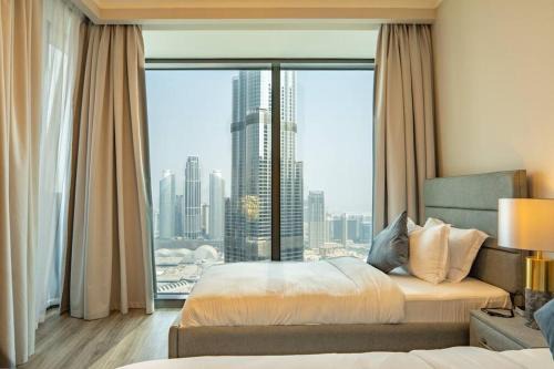 Downtown 3BR Luxe, Burj & Fountain View Bliss Near Dubai Mall