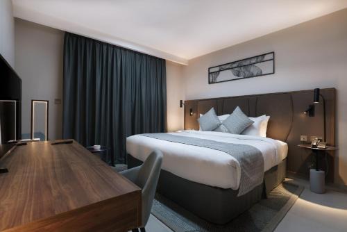 Hotel Holiday International