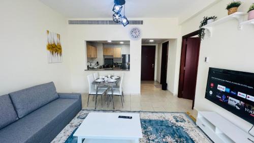 Newly furnished cozy ONE bed room Apartment 2 bathroom city view
