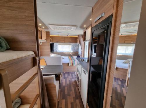 Glamping Caravans In the Crater- גלמפינג קרוואנים במכתש