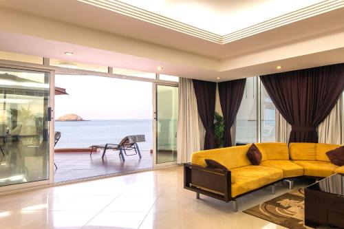 Royal Beach Hotel & Resort